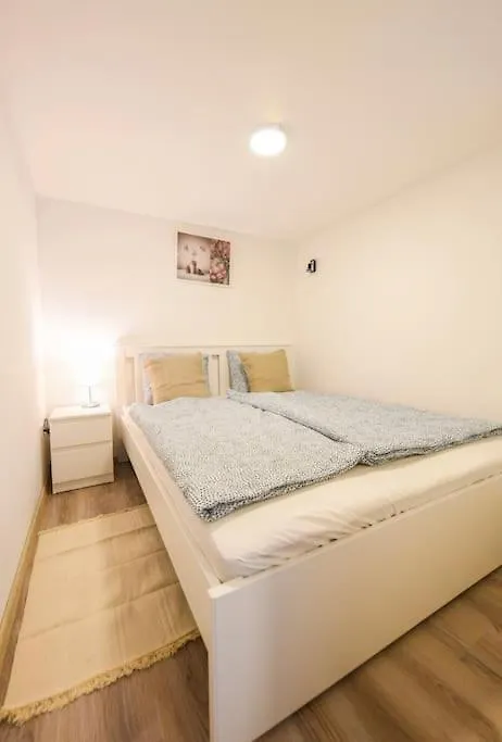 1 Bedroom Flat In Nyar Str., Central Budapest Apartment