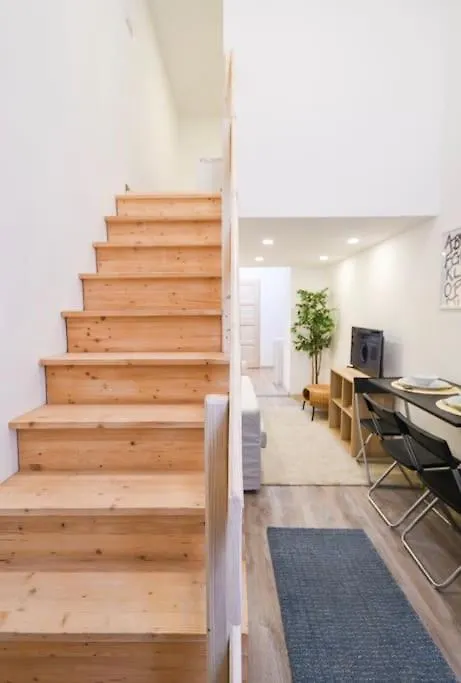 1 Bedroom Flat In Nyar Str., Central Budapest Hungary